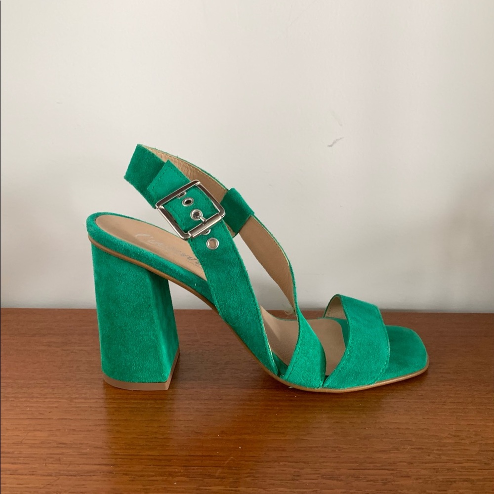 Brand new L’Intervalle green sandals Sz40